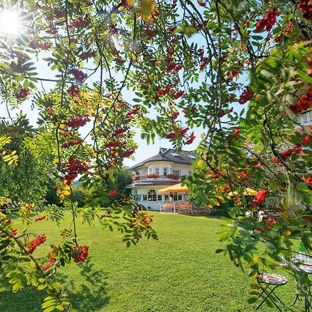 Gaestehaus Fertschey Hotell